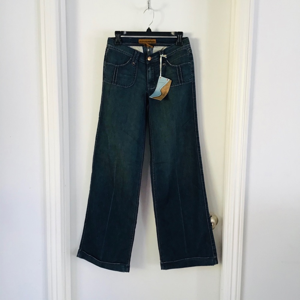 Trendy Wide Leg Dark Wash Jeans Sz 28